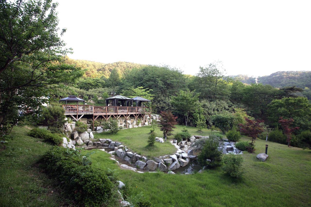 Ecoheim Pension ยางยาง ภายนอก รูปภาพ