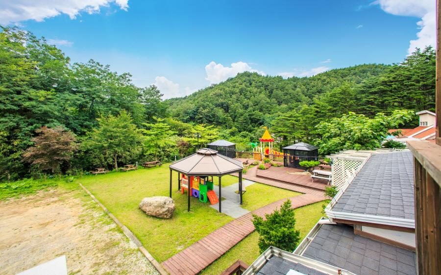 Ecoheim Pension ยางยาง ภายนอก รูปภาพ